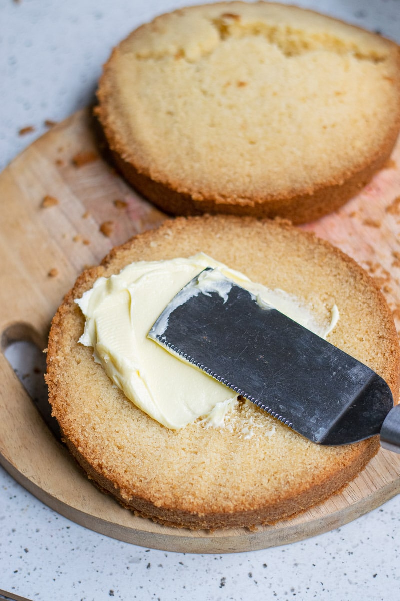 Classic vegan vanilla cake with cookies 'n' cream frosting