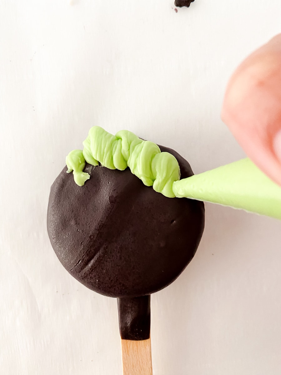 Cauldron Oreo Pops